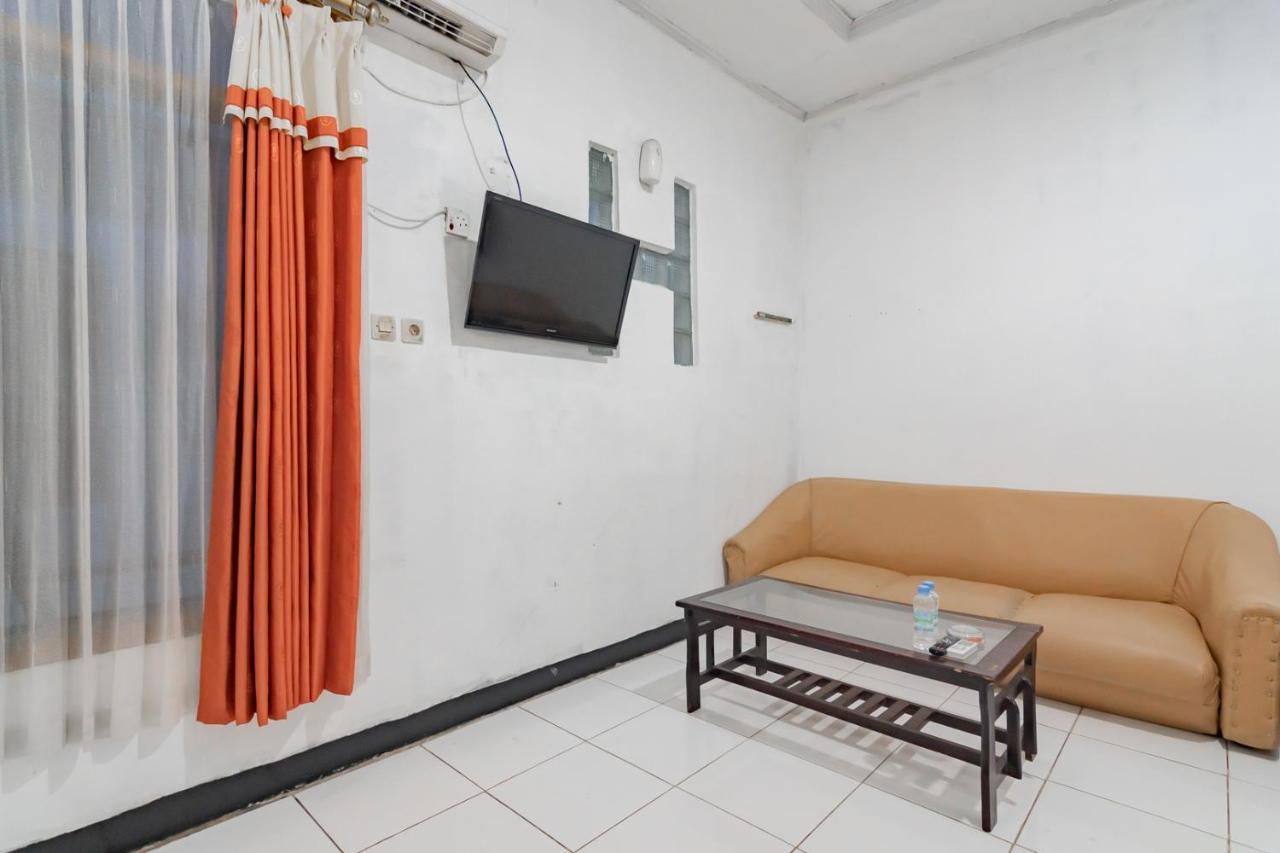 Hotel Markoni Pamanukan Mitra Reddoorz Pamanukan Hilir Exterior photo
